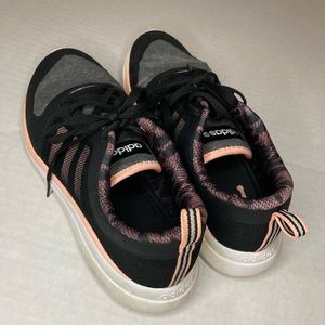 Size 6 womens adidas tennis shoes